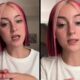 Jovem mulher com cabelo rosa e loiro, piercing no nariz, falando para a câmera em dois quadros