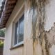 O acabamento aplicado nas paredes externas que ajuda a reduzir a entrada de água da chuva e por que preparar corretamente a superfície é importante para sua durabilidade