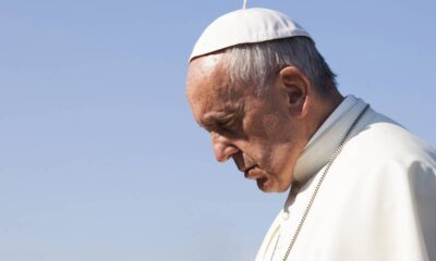 Papa Francisco, líder católico argentino, sobre o consumo: "Quanto mais vazio está o coração da pessoa, mais ela precisa de objetos para comprar, possuir e consumir." Uma reflexão sobre o vazio que as compras tentam preencher