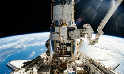 Em 1990, a NASA lançou o telescópio Hubble com um defeito no espelho menor que a espessura de um fio de cabelo e, 3 anos depois, astronautas precisaram consertá-lo em pleno espaço