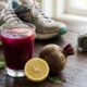 Beterraba e limão no liquidificador: para que serve a combinação e por que atletas tomam antes de correr
