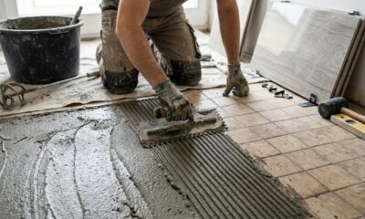 Pedreiros experientes explicam: antes de colocar piso novo sobre o antigo, é preciso conferir se há peças ocas ou soltas que podem comprometer todo o revestimento