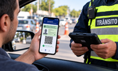Condutor mostra foto da CNH salva na galeria do celular durante abordagem, policial pede o documento oficial e legislação explica por que uma simples imagem pode não ser suficiente