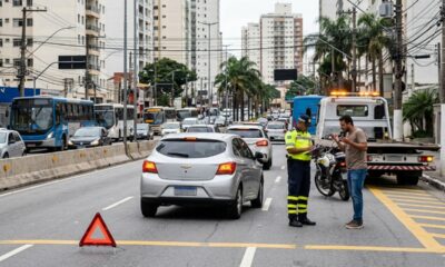 Motorista acha que ficar sem combustível é apenas um imprevisto, mas descobre que o CTB considera infração e pode render 4 pontos na CNH e até remoção do veículo