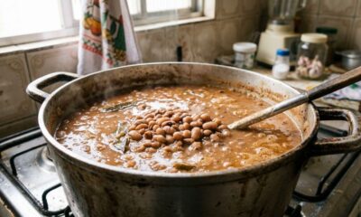 Chefs de cozinha concordam: para o feijão ficar cremoso, não coloque farinha no caldo, mas amasse uma parte dos próprios grãos