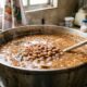 Chefs de cozinha concordam: para o feijão ficar cremoso, não coloque farinha no caldo, mas amasse uma parte dos próprios grãos