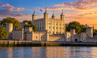Construída por volta de 1078, a Torre de Londres atravessou quase mil anos de história, ganhou novas estruturas durante séculos e manteve sua famosa Torre Branca de 27 metros como uma das principais marcas da antiga fortificação