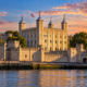 Construída por volta de 1078, a Torre de Londres atravessou quase mil anos de história, ganhou novas estruturas durante séculos e manteve sua famosa Torre Branca de 27 metros como uma das principais marcas da antiga fortificação
