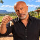 Antes da fama, ele fez uma promessa ao pai, e o primeiro grande cachê foi todo para comprar uma fazenda