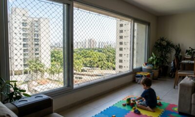 Morador coloca telas de proteção nas janelas para deixar a casa mais segura para os filhos e percebe que o tamanho da malha também precisa respeitar exigências de segurança