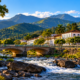 A pequena cidade histórica cercada pela Serra da Mantiqueira reúne casas coloridas, rios de águas transparentes e trilhas entre montanhas e surpreende quem procura descanso em meio à natureza