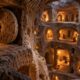 A antiga cidade subterrânea que abrigava milhares de pessoas e os detalhes de sua arquitetura que revelam como seus habitantes conseguiam sobreviver longe da superfície