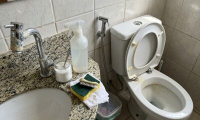 Nem vinagre nem bicarbonato: esse ingrediente pode ser mais eficaz para remover o calcário do vaso sanitário e das torneiras quando a crosta já está endurecida