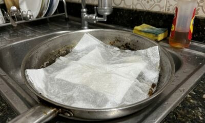 Colocar uma folha de papel na panela antes de dormir: para que serve o truque e por que ela pode ajudar na limpeza de gordura