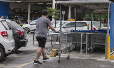 A psicologia diz que quem devolve o carrinho do supermercado ao lugar, mesmo sem ninguém olhando, revela algo sobre caráter
