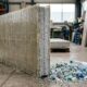 Uma casa inteira foi montada em 3 dias com painéis produzidos a partir de cerca de 200 mil garrafas plásticas recicladas