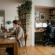 Casais em home office: a regra simples de convivência e divisão de cômodos para trabalhar sem brigas e preservar o silêncio da casa
