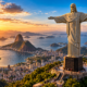 Construído entre 1926 e 1931, o Cristo Redentor atravessou quase 100 anos de história, resistiu a décadas de mudanças na paisagem do Rio de Janeiro, enfrentou diferentes restaurações e continua no alto do Corcovado como um dos maiores símbolos do Brasil reconhecidos no mundo inteiro