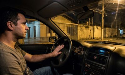 Motorista chegou para buscar a esposa às 23h e buzinou na porta, como fazia há anos, até descobrir que o Código de Trânsito proíbe o uso da buzina entre 22h e 6h nas áreas urbanas