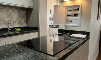 Morador instala um cooktop elétrico para modernizar a cozinha e descobre que o aparelho pode exigir circuito exclusivo antes mesmo do primeiro uso