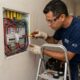 Instalou ar-condicionado em casa? Técnico explica a distância mínima da tomada e o disjuntor certo para não queimar o aparelho