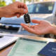 Carro vendido continua registrado no nome do antigo proprietário e uma regra do Código de Trânsito Brasileiro explica o que pode acontecer quando a transferência não é feita dentro do prazo