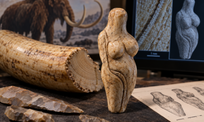 Há 18 mil anos, artistas da Era do Gelo esculpiram figuras em marfim de mamute e usaram as linhas naturais das presas para criar detalhes que surpreendem pesquisadores até hoje