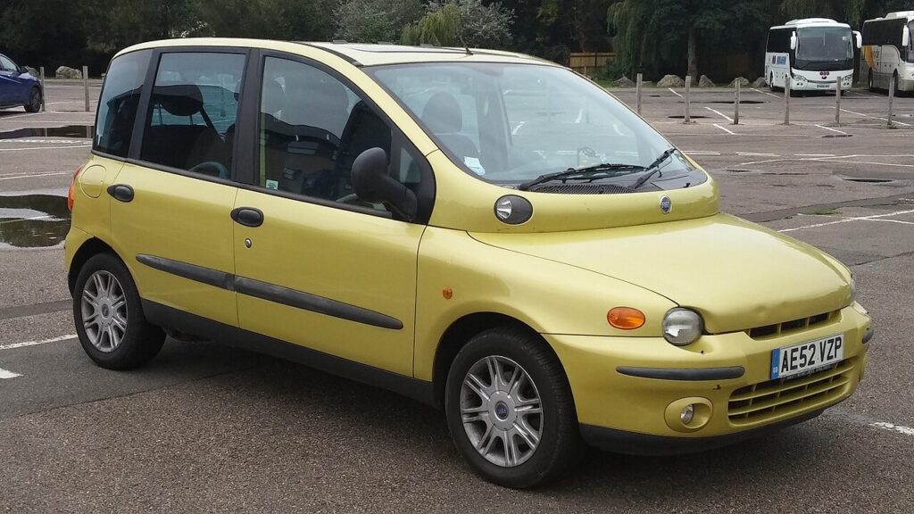 O “carro mais feio do mundo” está de volta 20 anos depois, e a Fiat quer transformar o antigo Multipla em um SUV versátil com jeito de picape