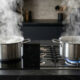 Fogão por indução ou fogão a gás: o teste da água fervente que revela qual sistema cozinha mais rápido e gasta menos no fim do mês