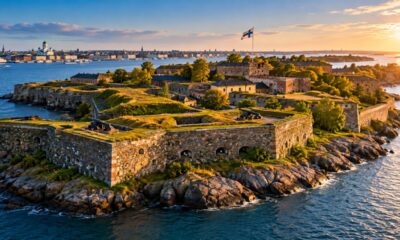 Construída no século XVII, a Fortaleza de Suomenlinna atravessou guerras, mudanças de domínio e transformações militares, deixou de funcionar como importante estrutura defensiva e continua como um dos conjuntos históricos mais conhecidos da Finlândia, com muralhas costeiras, túneis e uma história ligada à disputa pelo controle do mar Báltico