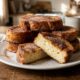 Pão francês amanhecido ganhou leite, ovo e canela e virou uma receita douradinha de frigideira que parece sobremesa de padaria