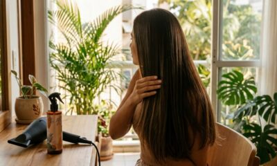 Especialistas em cuidados capilares explicam: quem tem cabelo liso precisa controlar o volume sem pesar os fios e redobrar a proteção contra o calor de secador e chapinha