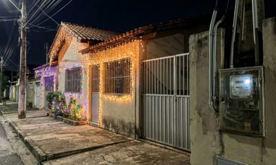 Morador deixa o pisca-pisca ligado a noite toda de novembro a janeiro e descobre quanto isso realmente pesa na conta de luz