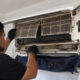 Sem desmontar nem chamar técnico: como limpar a gaveta do ar-condicionado antes do calor usando vinagre e bicarbonato