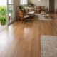 Piso laminado está perdendo espaço nas casas: moradores começam a trocar o revestimento por alternativas mais resistentes à água e que podem durar muito mais tempo