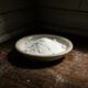 A mistura caseira de dois pós de cozinha: o truque simples para atrair as baratas e acabar com a infestação direto no ninho