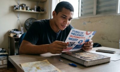 Jovem larga a faculdade no segundo semestre, faz um curso de mecânica no Senai e, dois anos depois, já ganha mais do que colegas que se formaram na mesma turma da escola