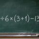Se você aprendeu divisão e multiplicação no caderno, tente resolver 48 ÷ 6 × (3 + 1) − 13 sem errar a sequência