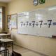Só adultos que aprenderam essa regra na escola conseguem acertar 7 + 7 × 7 ÷ 7 − 7?