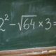 A expressão matemática que parece fácil demais para errar, até você descobrir a armadilha: 12² − √64 × 3
