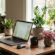 Adeus cansaço visual no trabalho: como criar um microclima com plantas na mesa para renovar o oxigênio e aumentar o foco diário
