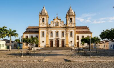 Igreja Matriz de Nossa Senhora Divina Pastora, em Sergipe, representando o feriado municipal de 14 de outubro dedicado à celebração religiosa. - Imagem ilustrativa criada por inteligência artificial