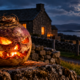 Antes das abóboras iluminadas do Halloween, os irlandeses esculpiam nabos com rostos assustadores para afastar espíritos, e uma antiga lenda explica como essa tradição atravessou o oceano e conquistou o mundo