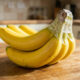 O segredo simples dos feirantes para conservar a banana madura por mais dias sem atrair mosquitinhos para a fruteira da cozinha