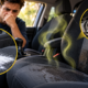 O truque que pode ajudar a eliminar o cheiro de gasolina dentro do carro e deixar o interior mais seguro, agradável e sem aquele odor forte que aparece quando existe vazamento ou falha no sistema de combustível