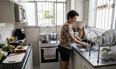 Especialistas em psicologia explicam: “Quem lava a louça enquanto cozinha pode não estar apenas sendo organizado, mas tentando evitar que pequenas tarefas se acumulem e aumentem a sensação de desordem”