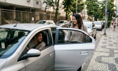 Especialistas em psicologia concordam: quem dá "boa tarde" ao entrar no carro de aplicativo não é apenas educado, mas demonstra uma habilidade social que torna qualquer interação rápida mais agradável para os dois lados