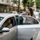 Especialistas em psicologia concordam: quem dá "boa tarde" ao entrar no carro de aplicativo não é apenas educado, mas demonstra uma habilidade social que torna qualquer interação rápida mais agradável para os dois lados
