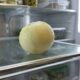 Deixar a cebola na geladeira antes de cortar: para que serve o truque e por que 30 minutos podem ajudar a diminuir as lágrimas na cozinha