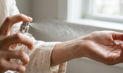 Se o perfume some rápido da pele, mas continua na roupa, este detalhe pode explicar por que a fragrância não dura o dia todo
